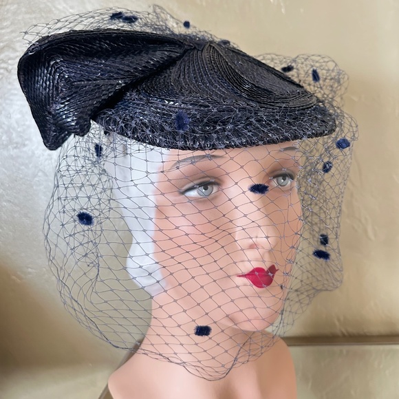 FOXY 1950s\' NAVY STRAW HAT WITH INTRICATE \